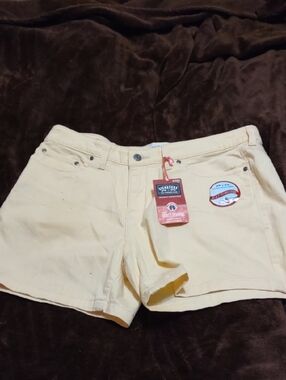 NWT Vintage Levis Women's Size16 Yellow Jean Shorts!